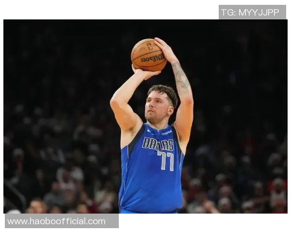 东契奇伤病状态升级为出战成疑明日能否回归NBA杯成焦点 东契奇伤病状态升级为出战成疑明日能否回归NBA杯成焦点