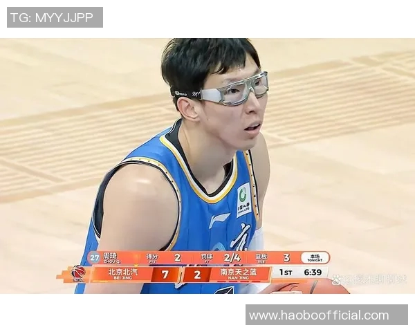 周琦半场表现低迷仅得1分罚球救场外加5个篮板显努力